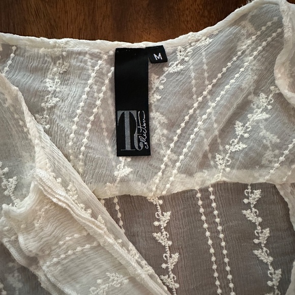 Tt Collection‎ Ivory Blouse - Size M. - Picture 7 of 13